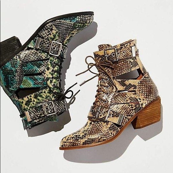 Jeffrey Campbell Raider Lace-Up Boot Snake Print - Picture 3 of 8